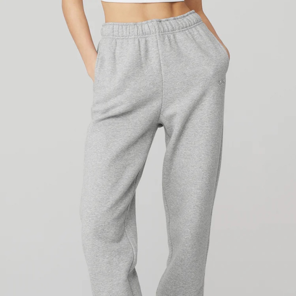 ALO Yoga gray accolade sweatpants